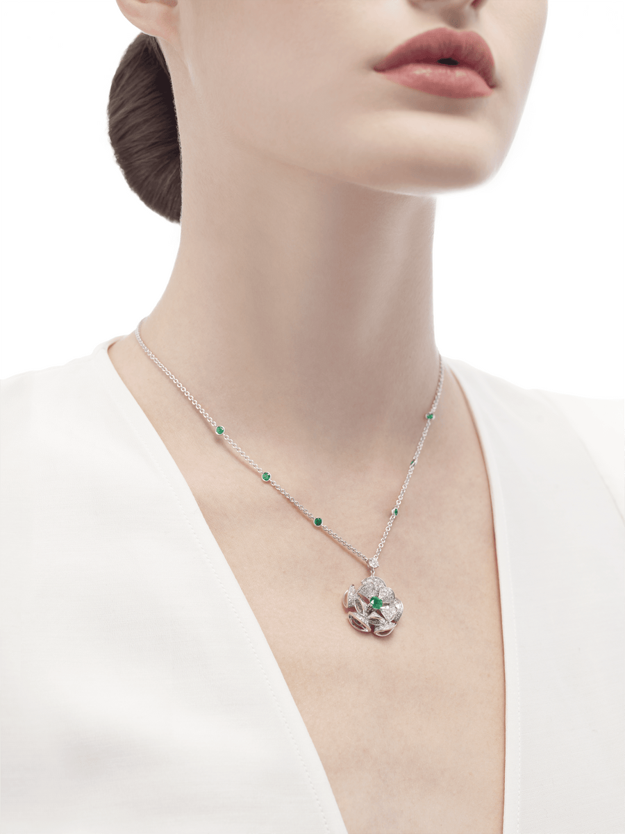 Bob Aeris Fan Starlet Shimmer Necklace， White Gold ， Emeralds — real photo 3